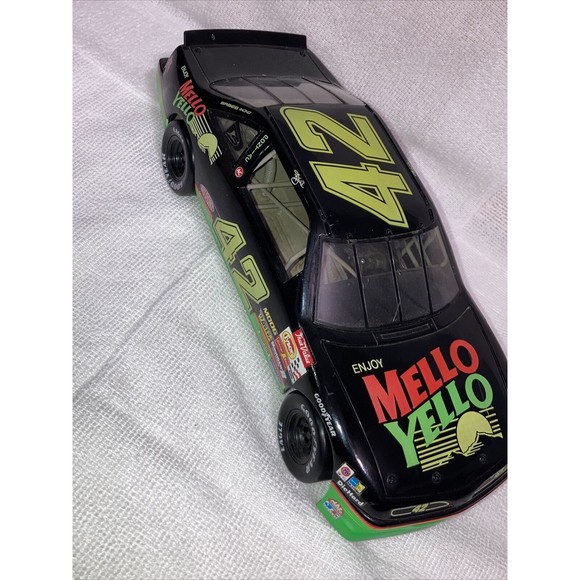 1992 #42 Kyle Petty Mello Yello Grand Prix NASCAR ERTL Diecast Car Racing 11 X 4 - Picture 4 of 16